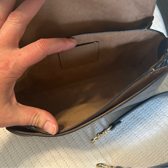 Coach Grace - Picture 8 of 11